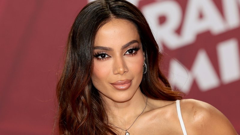 A cantora brasileira fatura milhões por show, campanhas e streamings. Descubra quanto Anitta ganha e como construiu seu império.