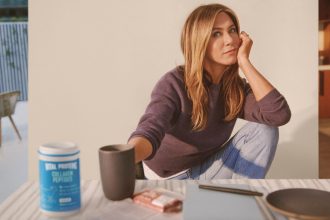 Créditos: Jennifer Aniston em divulgação da Vital Proteins, marca da qual é diretora criativa e rosto global das campanhas de colágeno.