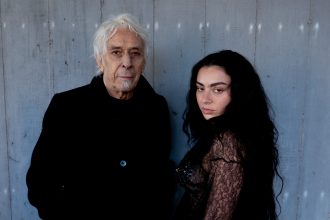 John Cale e Charli XCX, foto de Henry Redcliffe