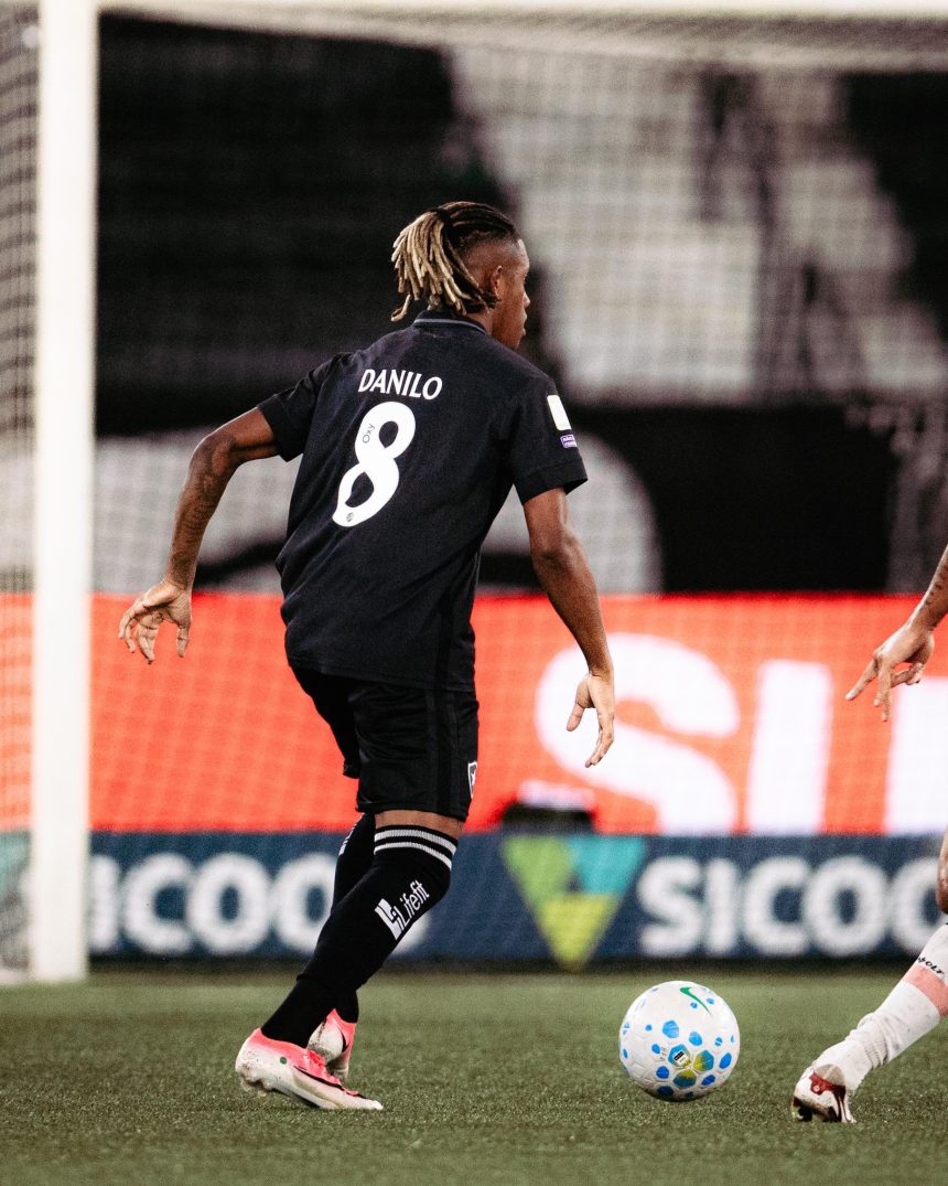 Danilo se manifestou após Botafogo recusar proposta do Palmeiras / Reprodução: Instagram @danilo.8